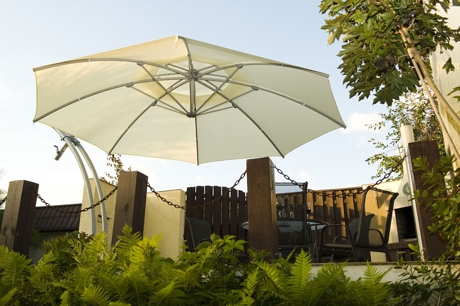 Parasol ogrodowy do ogrodu hotelowego, restauracji, kawiarni.